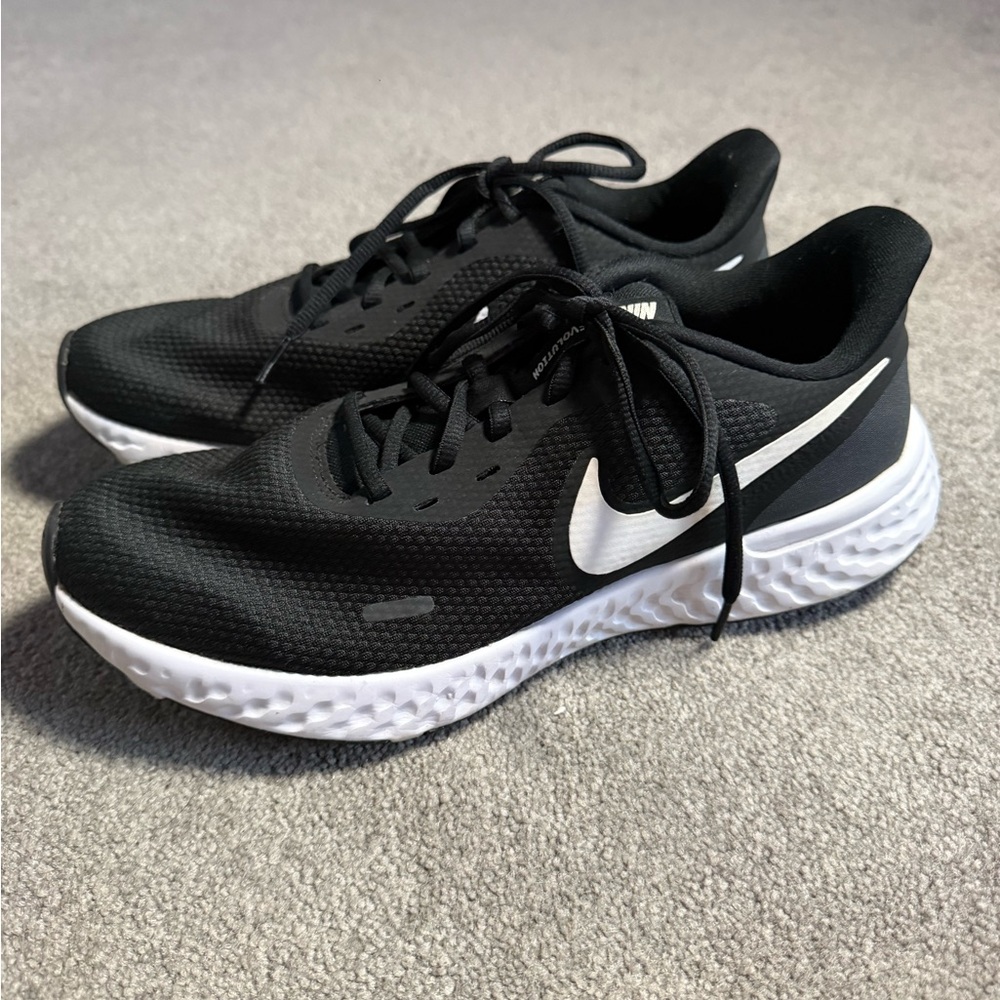 Nike Black and White Athletic Sneakers - Picture 5 of 7